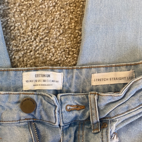 The Perfect Jean - Picture 2 of 2